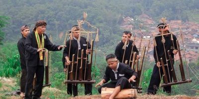 Modernisasi Ritual Adat: Adaptasi Atau Kehilangan Makna?