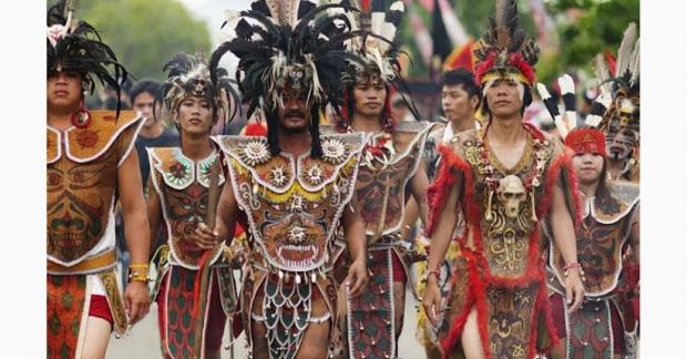Kelompok Asli Kalimantan Yaitu Etnis Suku Dayak