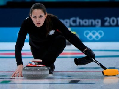 Olahraga Gelincir Batu Atau Curling Yang Sedang Ramai