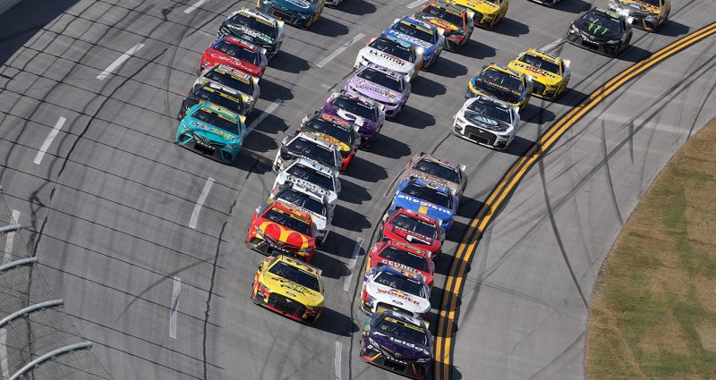 Balap Mobil Stok Atau Pada Ajang NASCAR Cup Series