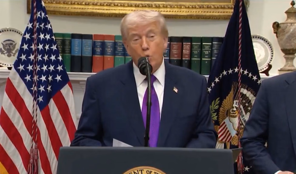 Trump "Babat Habis" Aturan Emisi Era Obama