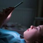 Doom Scrolling: Hobi Baru Yang Bikin Cemas