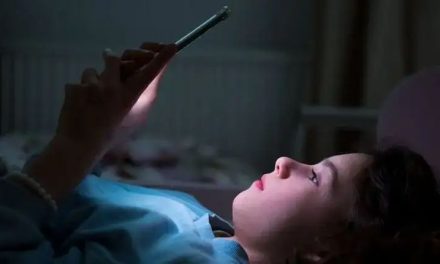 Doom Scrolling: Hobi Baru Yang Bikin Cemas