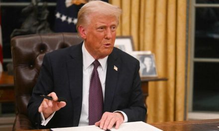 Trump “Pukul” Kanada: Tarif Impor 35% Resmi Berlaku!