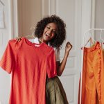 Gak Perlu Insecure! Ini Pilihan Warna Baju Terbaik Buat Kulit Gelap