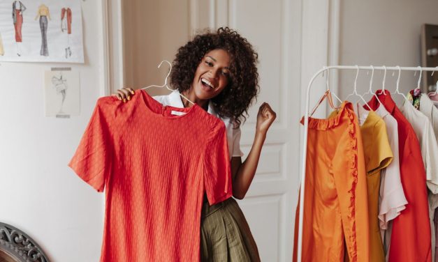 Gak Perlu Insecure! Ini Pilihan Warna Baju Terbaik Buat Kulit Gelap