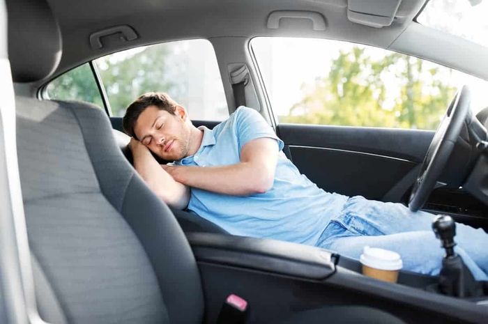 Nyawa Taruhannya! Ini Risiko Tidur Dalam Mobil Saat AC Hidup