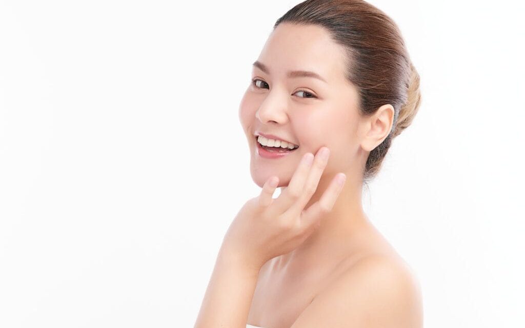Wajah Glowing Alami: Tips Mencerahkan Tanpa Bahan Kimia