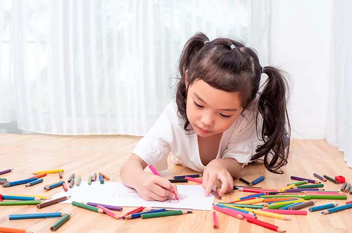 Bikin Anak Makin Kreatif Lewat Seni, Ini Lho Manfaatnya!