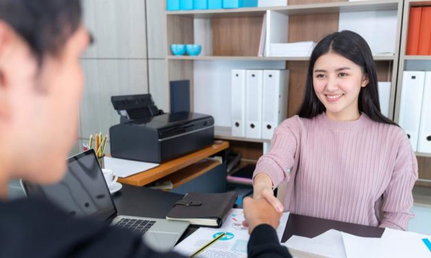 Trik Lolos Wawancara Kerja Buat Fresh Graduate
