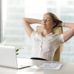 Kerja Anti Mumet: 3 Trik Biar Gak Stres Di Kantor