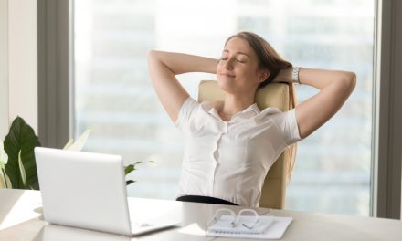 Kerja Anti Mumet: 3 Trik Biar Gak Stres Di Kantor