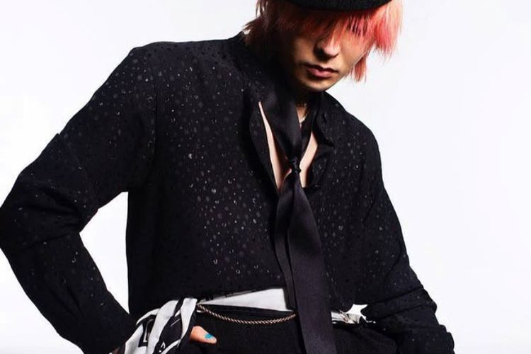 Kiblat Fesyen G-Dragon: Beda Sendiri, Nggak Pernah Gagal!