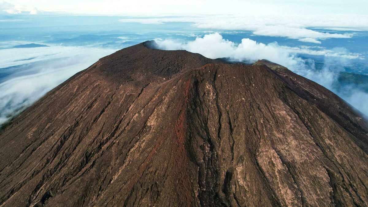 Menjelajah Keindahan Kaki Gunung Slamet