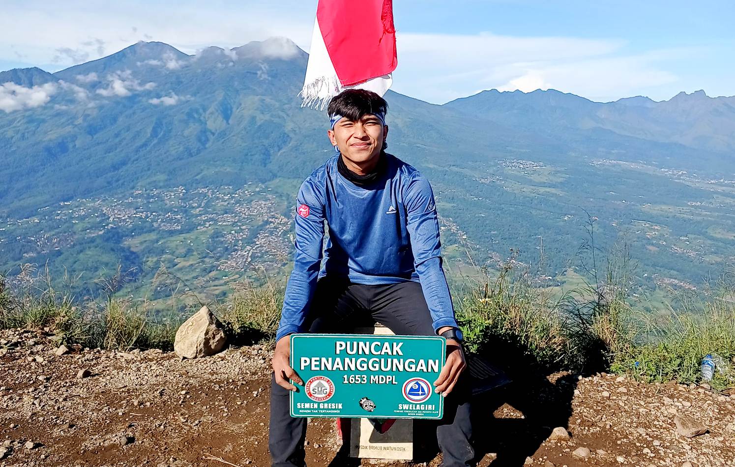 Tak Sekadar Hobi, Ini Keuntungan Mendaki Gunung